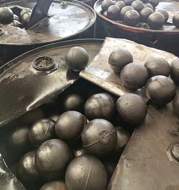 صب كرات الطحن