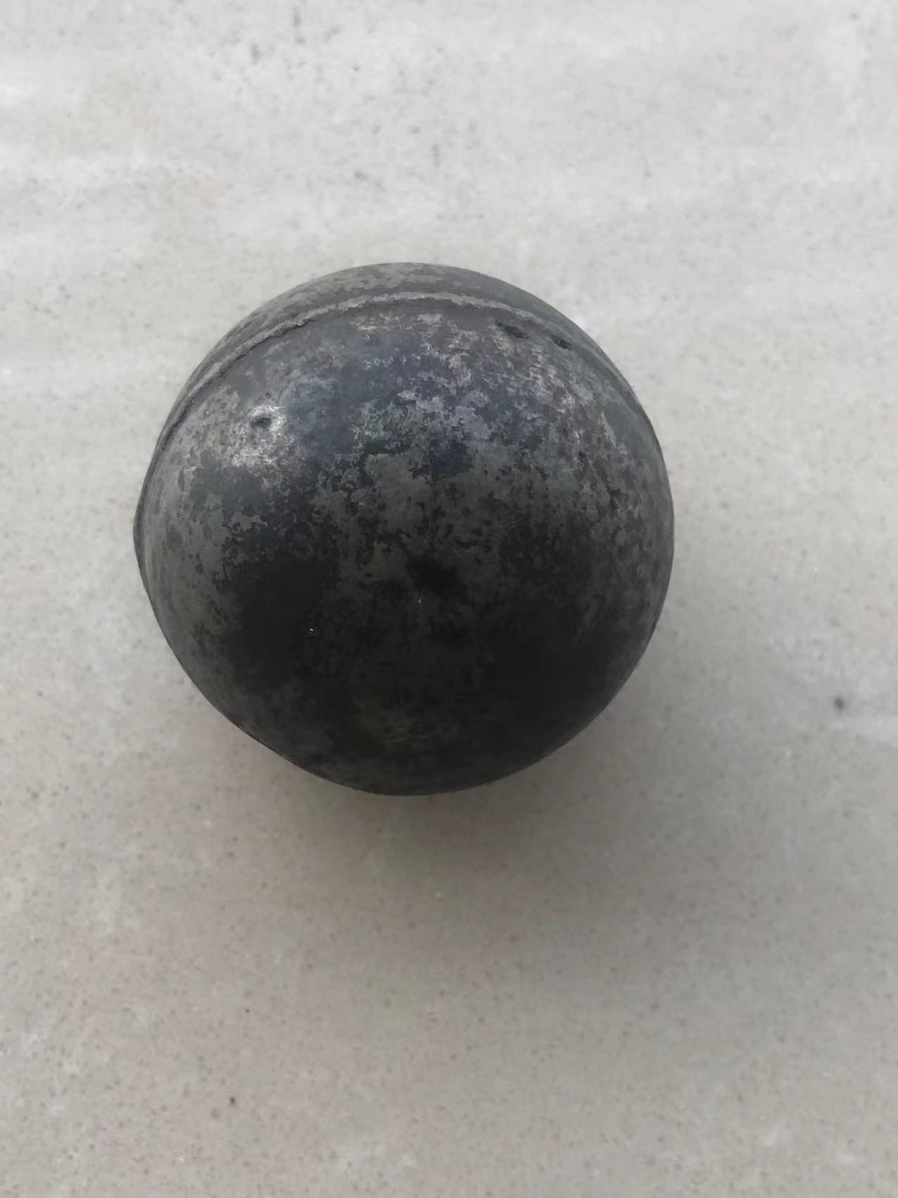 ، يلقي الكرة