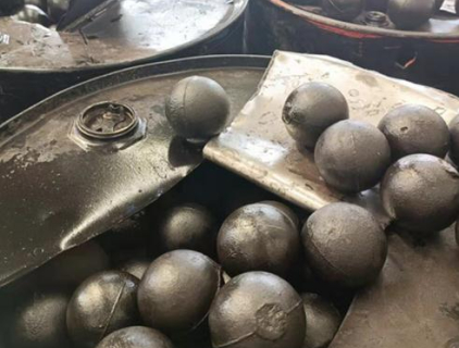 كرة فولاذية